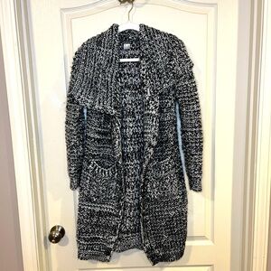 VENUS Black and White Heavy Knit Sweater